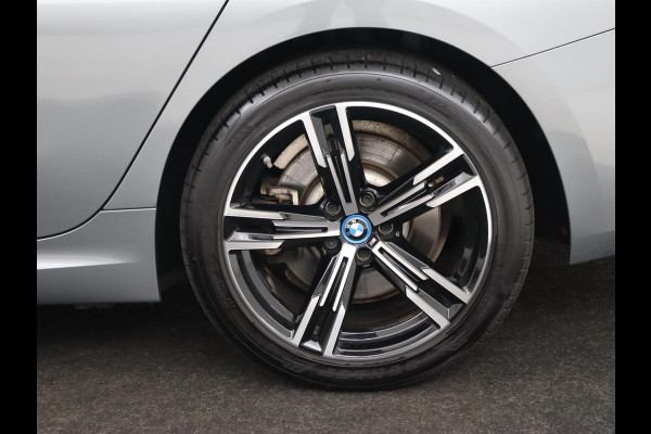 BMW 3-serie 320e M Sport | Trekhaak | Stoelverwarming | Camera | Leder/Alcantara | Stuurverwarming | Carplay | Live Cockpit Plus | Adaptief LED | Sportstoelen | Cruise control | PHEV | Plug In
