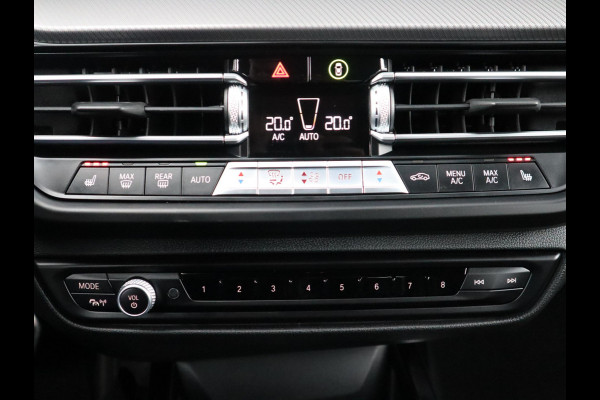 BMW 1-serie 118i High Executive M Sport Pakket Automaat / Live Cockpit Professional / Leder / Hifi / Stoelverwarming / 17 Inch / Adaptieve LED-koplamp / DAB / Parkeersensoren / Lichtpakket