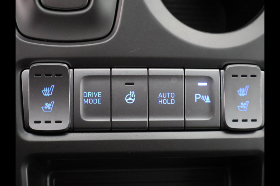 Hyundai Kona PRIMIUM EV 64 KWH 1e EIG ACCU 92% GARANTIE 10-2030 BEREIK 466 KM ! LEDER. STUUR/STOEL VERWARMING.DODE HOEK DETECTIE