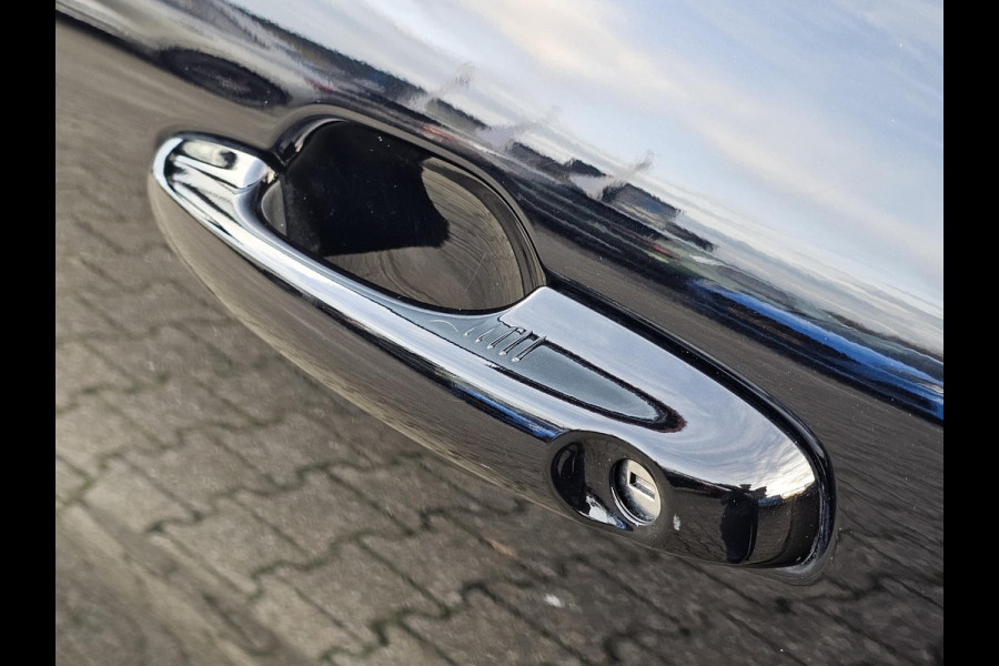 Ford Kuga 2.5 PHEV Titanium 225 pk | Wegklapbare trekhaak | Keyless entry | PDC v+a | Achteruitrijcamera | Lane assist | Climate control