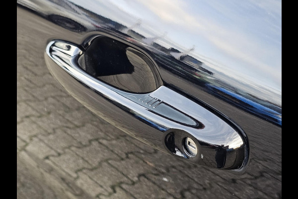 Ford Kuga 2.5 PHEV Titanium 225 pk | Wegklapbare trekhaak | Keyless entry | PDC v+a | Achteruitrijcamera | Lane assist | Climate control