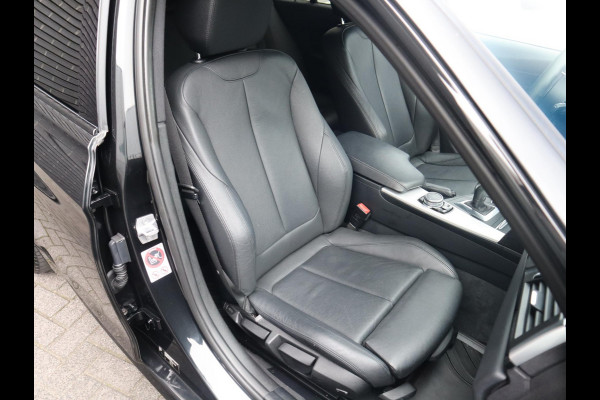 BMW 3 Serie Touring 320i High Executive M Sport Pakket Automaat / Navigatiesysteem Professional / Leder / Hifi / LED / Stoelverwarming / Climate Control / 18 Inch / Shadow Line / Extra Getint Glas / Parkeersensoren