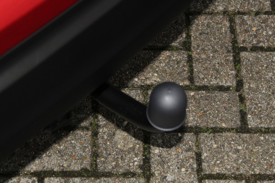 Nissan QASHQAI 1.2-115pk Tekna. Erg nette, luxe en betrouwbare hoogzitter ! Autm. airco, cruise control, 360gr camera, trekhaak, privacy glass, LM wielen, panoramadak, metallic lak, elektr. verstelb. best. stoel,  telefoonvoorb., navigatie, LED verlichting etc.