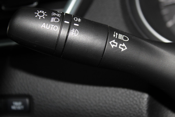 Nissan QASHQAI 1.2-115pk Tekna. Erg nette, luxe en betrouwbare hoogzitter ! Autm. airco, cruise control, 360gr camera, trekhaak, privacy glass, LM wielen, panoramadak, metallic lak, elektr. verstelb. best. stoel,  telefoonvoorb., navigatie, LED verlichting etc.