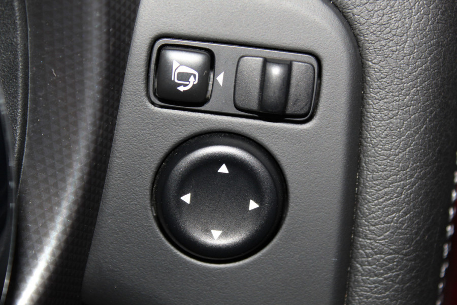 Nissan QASHQAI 1.2-115pk Tekna. Erg nette, luxe en betrouwbare hoogzitter ! Autm. airco, cruise control, 360gr camera, trekhaak, privacy glass, LM wielen, panoramadak, metallic lak, elektr. verstelb. best. stoel,  telefoonvoorb., navigatie, LED verlichting etc.