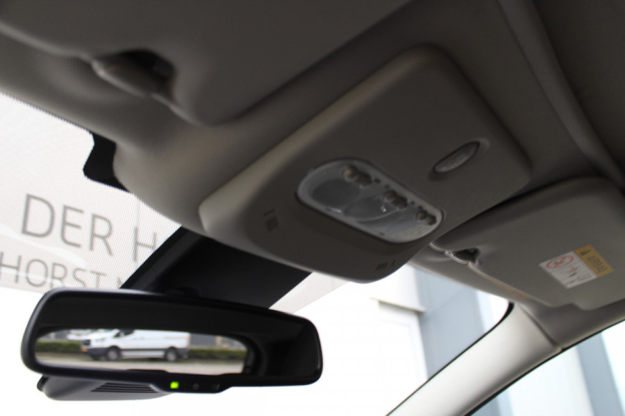 Nissan QASHQAI 1.2-115pk Tekna. Erg nette, luxe en betrouwbare hoogzitter ! Autm. airco, cruise control, 360gr camera, trekhaak, privacy glass, LM wielen, panoramadak, metallic lak, elektr. verstelb. best. stoel,  telefoonvoorb., navigatie, LED verlichting etc.