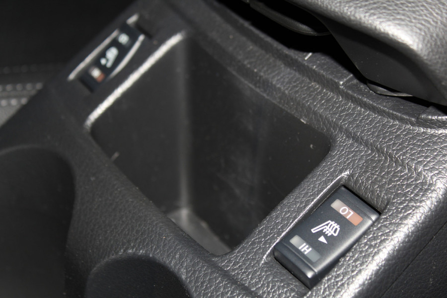 Nissan QASHQAI 1.2-115pk Tekna. Erg nette, luxe en betrouwbare hoogzitter ! Autm. airco, cruise control, 360gr camera, trekhaak, privacy glass, LM wielen, panoramadak, metallic lak, elektr. verstelb. best. stoel,  telefoonvoorb., navigatie, LED verlichting etc.