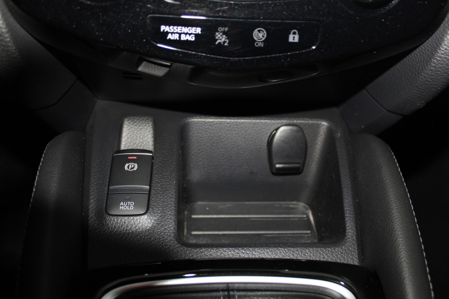 Nissan QASHQAI 1.2-115pk Tekna. Erg nette, luxe en betrouwbare hoogzitter ! Autm. airco, cruise control, 360gr camera, trekhaak, privacy glass, LM wielen, panoramadak, metallic lak, elektr. verstelb. best. stoel,  telefoonvoorb., navigatie, LED verlichting etc.