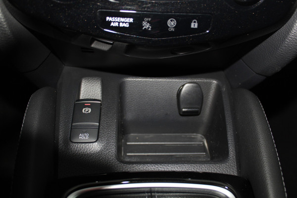 Nissan QASHQAI 1.2-115pk Tekna. Erg nette, luxe en betrouwbare hoogzitter ! Autm. airco, cruise control, 360gr camera, trekhaak, privacy glass, LM wielen, panoramadak, metallic lak, elektr. verstelb. best. stoel,  telefoonvoorb., navigatie, LED verlichting etc.