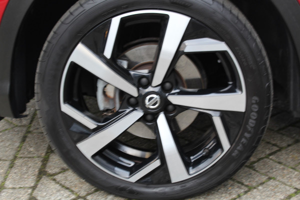 Nissan QASHQAI 1.2-115pk Tekna. Erg nette, luxe en betrouwbare hoogzitter ! Autm. airco, cruise control, 360gr camera, trekhaak, privacy glass, LM wielen, panoramadak, metallic lak, elektr. verstelb. best. stoel,  telefoonvoorb., navigatie, LED verlichting etc.