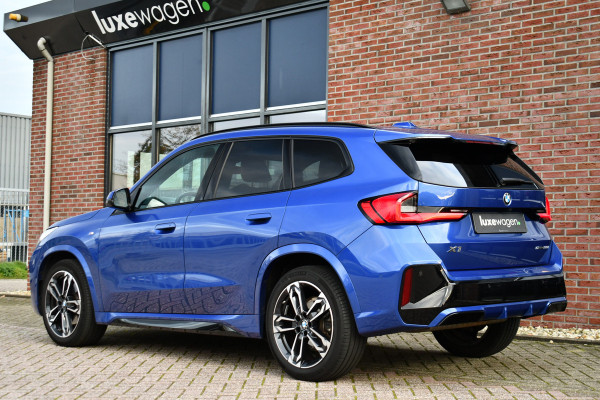 BMW X1 sDrive20i 170pk M-Sport Pano ACC HUD 360 H/K 19inch El-zetels