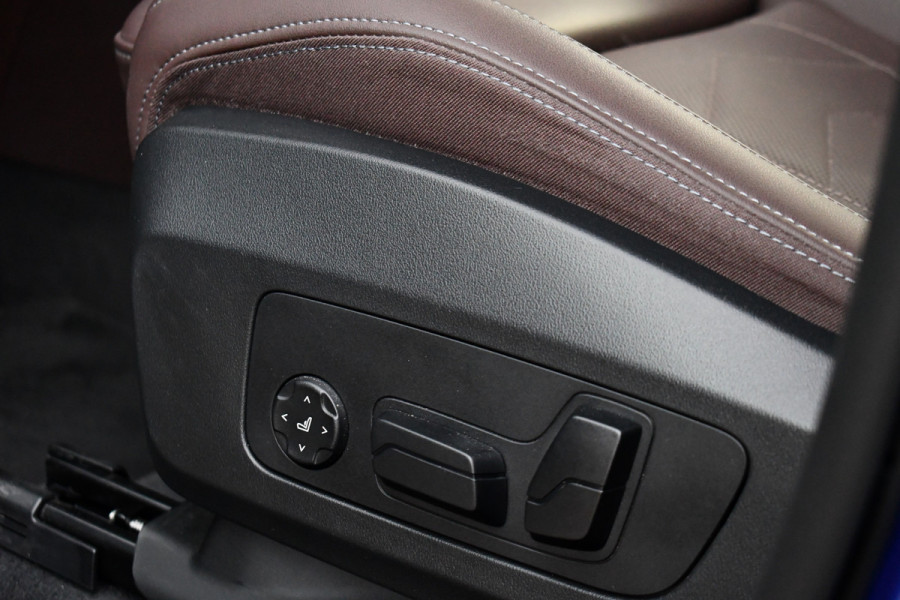 BMW X1 sDrive20i 170pk M-Sport Pano ACC HUD 360 H/K 19inch El-zetels