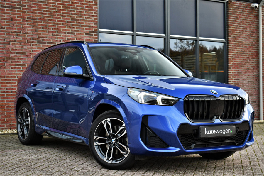 BMW X1 sDrive20i 170pk M-Sport Pano ACC HUD 360 H/K 19inch El-zetels