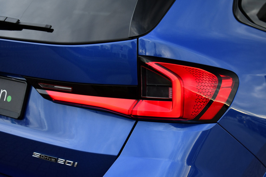 BMW X1 sDrive20i 170pk M-Sport Pano ACC HUD 360 H/K 19inch El-zetels