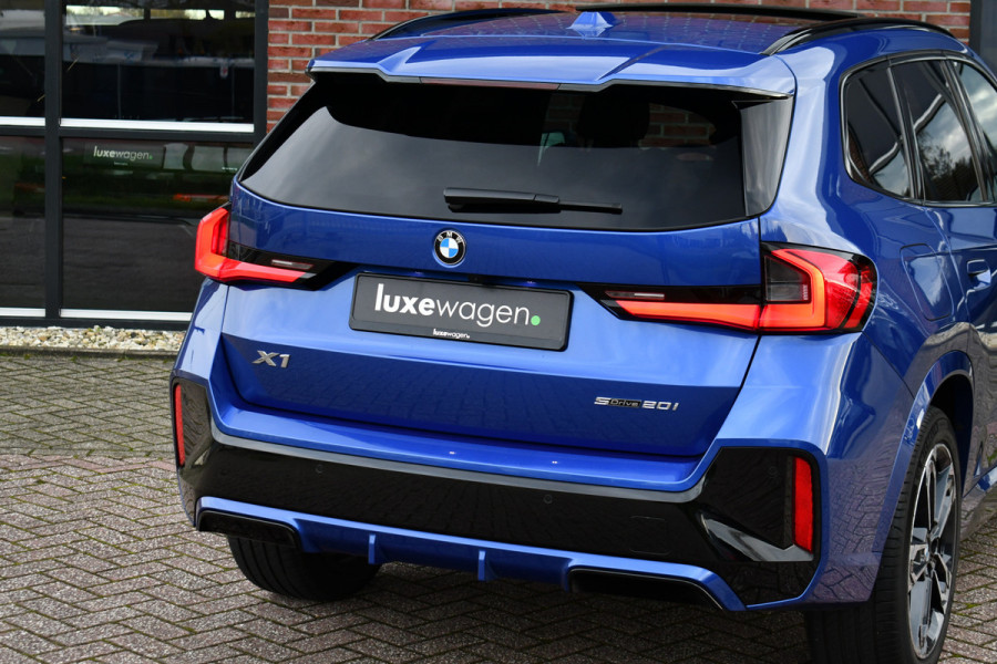 BMW X1 sDrive20i 170pk M-Sport Pano ACC HUD 360 H/K 19inch El-zetels