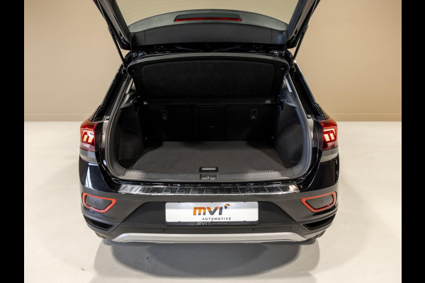 Volkswagen T-Roc 1.5 TSI Life Edition / 150pk / Stoel en stuurverwarming / Achteruitrij camera /
