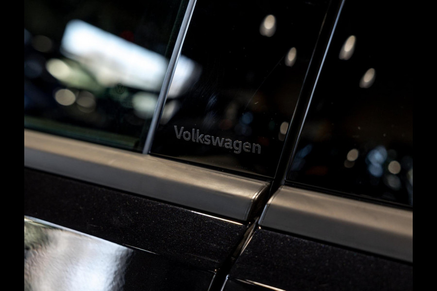 Volkswagen T-Roc 1.5 TSI Life Edition / 150pk / Stoel en stuurverwarming / Achteruitrij camera /