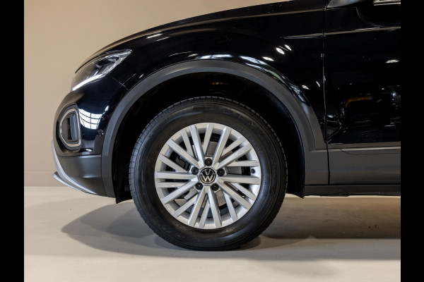 Volkswagen T-Roc 1.5 TSI Life Edition / 150pk / Stoel en stuurverwarming / Achteruitrij camera /
