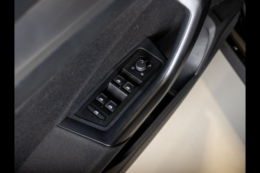 Volkswagen T-Roc 1.5 TSI Life Edition / 150pk / Stoel en stuurverwarming / Achteruitrij camera /