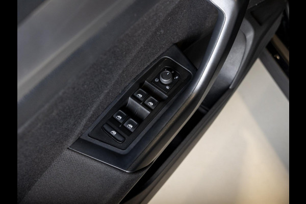 Volkswagen T-Roc 1.5 TSI Life Edition / 150pk / Stoel en stuurverwarming / Achteruitrij camera /