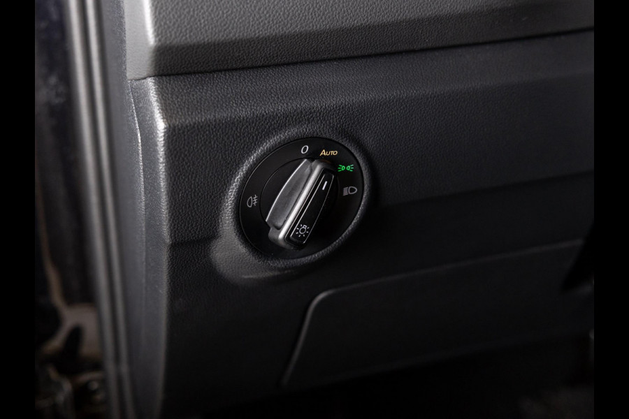 Volkswagen T-Roc 1.5 TSI Life Edition / 150pk / Stoel en stuurverwarming / Achteruitrij camera /