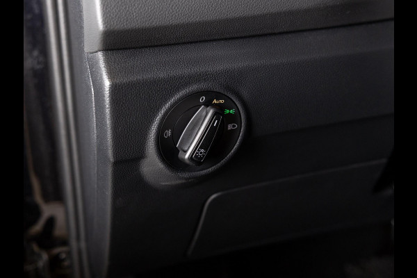 Volkswagen T-Roc 1.5 TSI Life Edition / 150pk / Stoel en stuurverwarming / Achteruitrij camera /