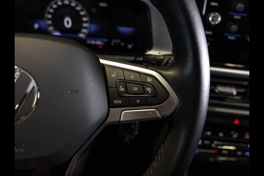 Volkswagen T-Roc 1.5 TSI Life Edition / 150pk / Stoel en stuurverwarming / Achteruitrij camera /