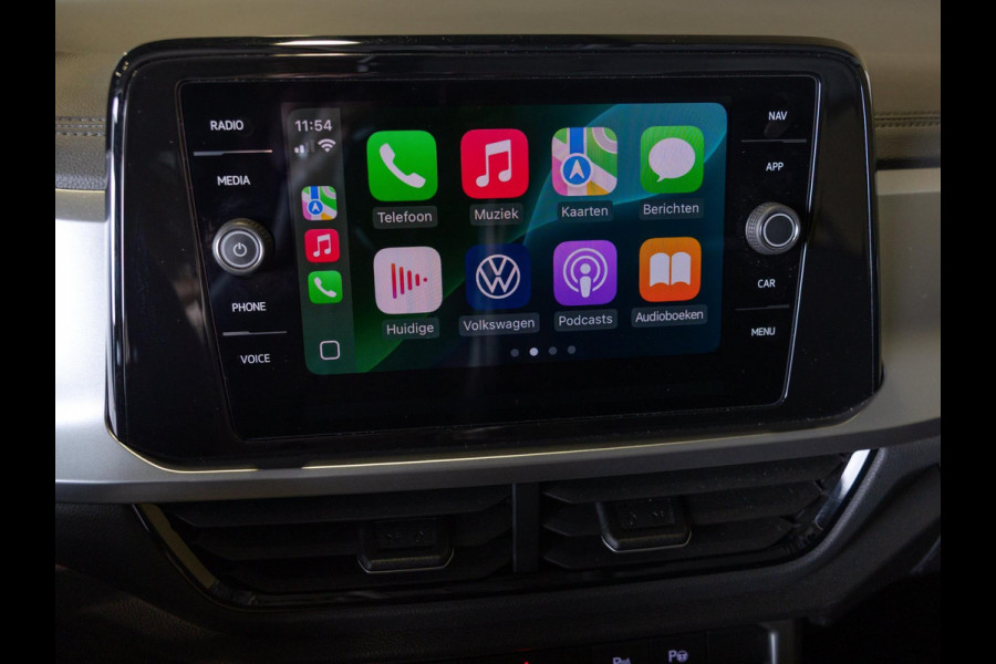 Volkswagen T-Roc 1.5 TSI Life Edition / 150pk / Stoel en stuurverwarming / Achteruitrij camera /