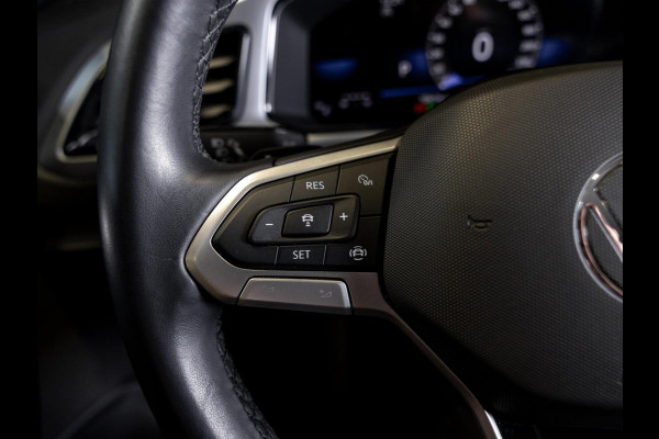 Volkswagen T-Roc 1.5 TSI Life Edition / 150pk / Stoel en stuurverwarming / Achteruitrij camera /