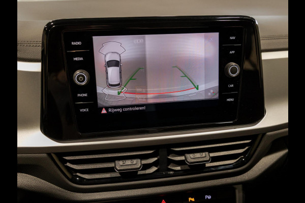 Volkswagen T-Roc 1.5 TSI Life Edition / 150pk / Stoel en stuurverwarming / Achteruitrij camera /