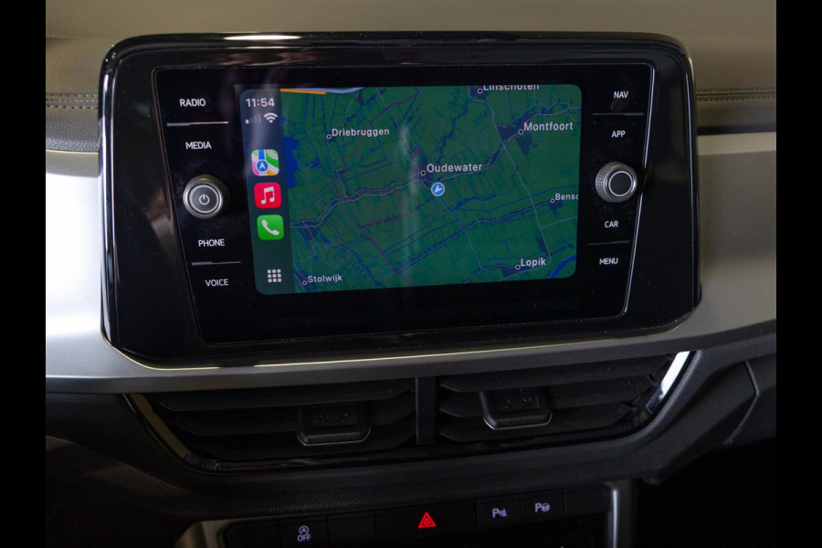 Volkswagen T-Roc 1.5 TSI Life Edition / 150pk / Stoel en stuurverwarming / Achteruitrij camera /