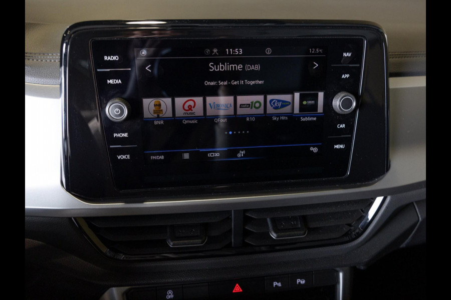 Volkswagen T-Roc 1.5 TSI Life Edition / 150pk / Stoel en stuurverwarming / Achteruitrij camera /