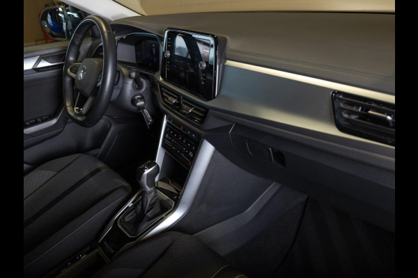 Volkswagen T-Roc 1.5 TSI Life Edition / 150pk / Stoel en stuurverwarming / Achteruitrij camera /