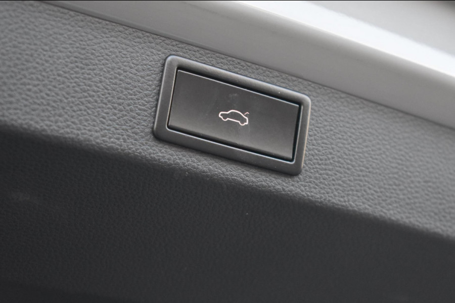 Škoda Karoq 1.5 TSI ACT Sportline MJ21 | TREKHAAK | PANO | APPLE CARPLAY | SFEERVERLICHTING | ANDROID AUTO | DEALER OND. | CANTON