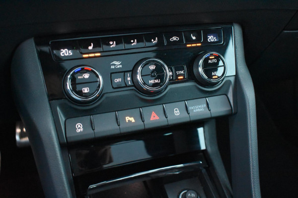 Škoda Karoq 1.5 TSI ACT Sportline MJ21 | TREKHAAK | PANO | APPLE CARPLAY | SFEERVERLICHTING | ANDROID AUTO | DEALER OND. | CANTON