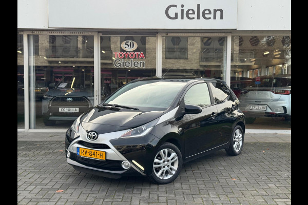 Toyota Aygo 1.0 VVT-i X-Joy | Eerste eigenaar, Lichtmetalen velgen, Climate control, Privacy glass, Apple CarPlay/Android auto, Nieuw geleve