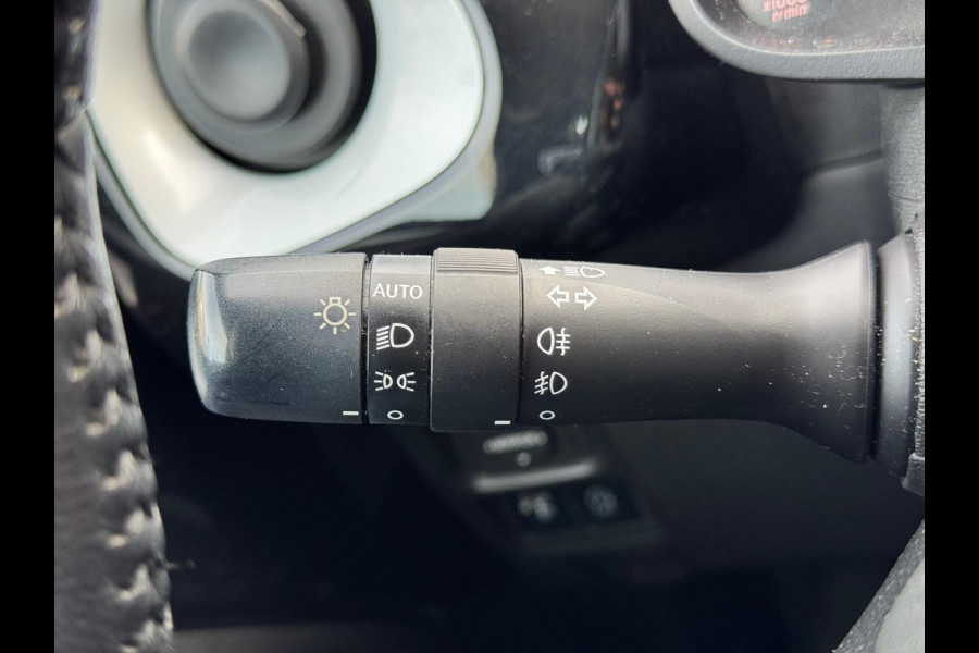 Toyota Aygo 1.0 VVT-i X-Joy | Eerste eigenaar, Lichtmetalen velgen, Climate control, Privacy glass, Apple CarPlay/Android auto, Nieuw geleve