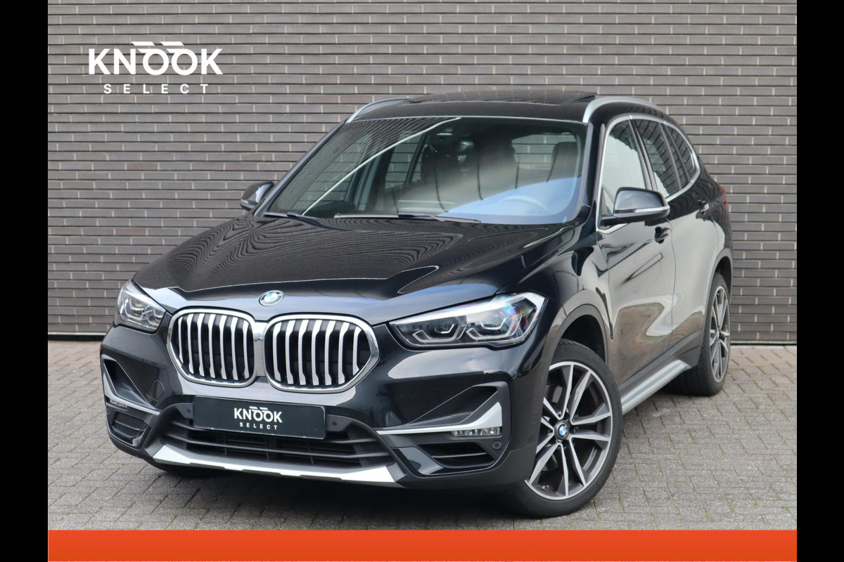 BMW X1 sDrive20i High Executive xLine Automaat / Navigatiesysteem Plus / Trekhaak / Panoramadak / Sportstoelen / Head-Up Display / Leder / Achteruitrijcamera / Stoelverwarming / DAB / 18 Inch
