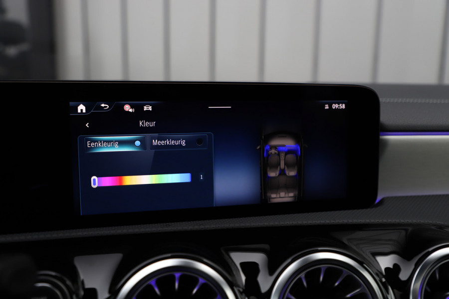 Mercedes-Benz A-Klasse 250e AMG | 218PK | Pano | Sfeerverlichting | Burmester | Multibeam | Leder | Distronic | Stuurwielverwarming | Trekhaak | 2024.