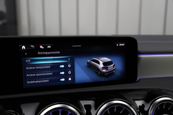 Mercedes-Benz A-Klasse 250e AMG | 218PK | Pano | Sfeerverlichting | Burmester | Multibeam | Leder | Distronic | Stuurwielverwarming | Trekhaak | 2024.