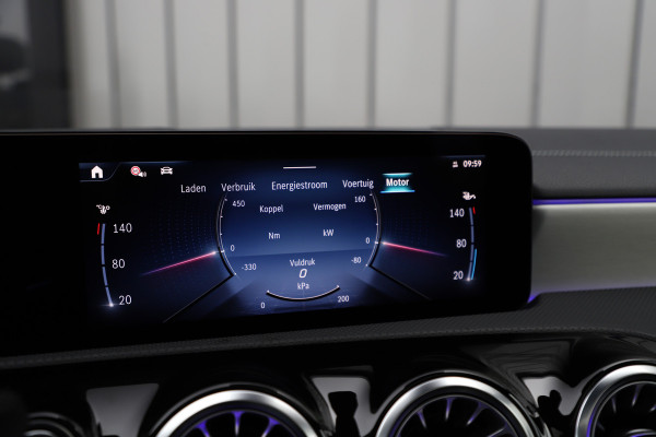 Mercedes-Benz A-Klasse 250e AMG | 218PK | Pano | Sfeerverlichting | Burmester | Multibeam | Leder | Distronic | Stuurwielverwarming | Trekhaak | 2024.