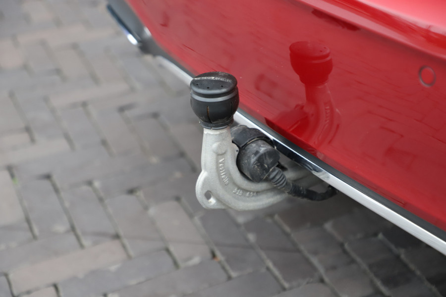 Mercedes-Benz A-Klasse 250e AMG | 218PK | Pano | Sfeerverlichting | Burmester | Multibeam | Leder | Distronic | Stuurwielverwarming | Trekhaak | 2024.