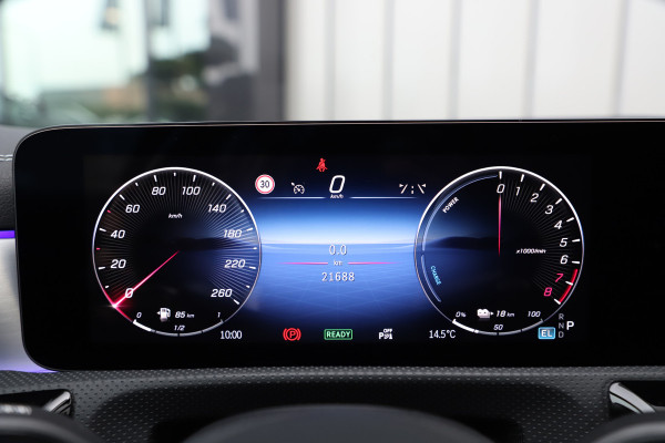 Mercedes-Benz A-Klasse 250e AMG | 218PK | Pano | Sfeerverlichting | Burmester | Multibeam | Leder | Distronic | Stuurwielverwarming | Trekhaak | 2024.
