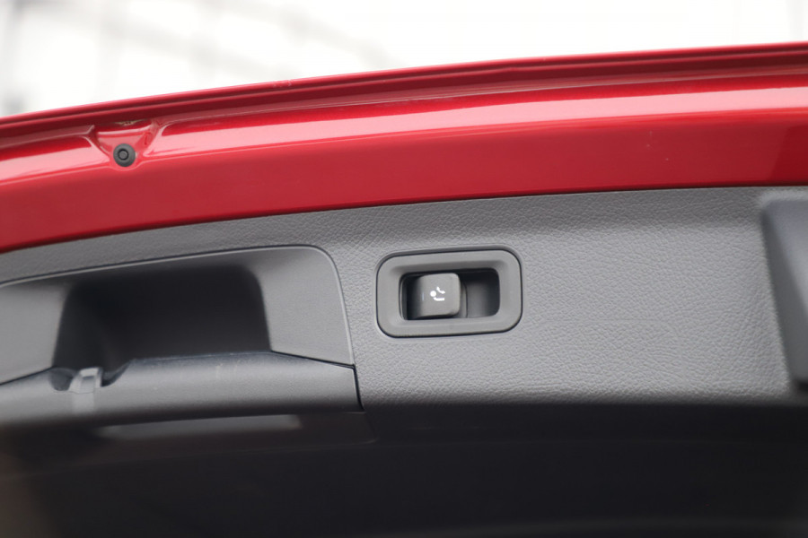 Mercedes-Benz A-Klasse 250e AMG | 218PK | Pano | Sfeerverlichting | Burmester | Multibeam | Leder | Distronic | Stuurwielverwarming | Trekhaak | 2024.