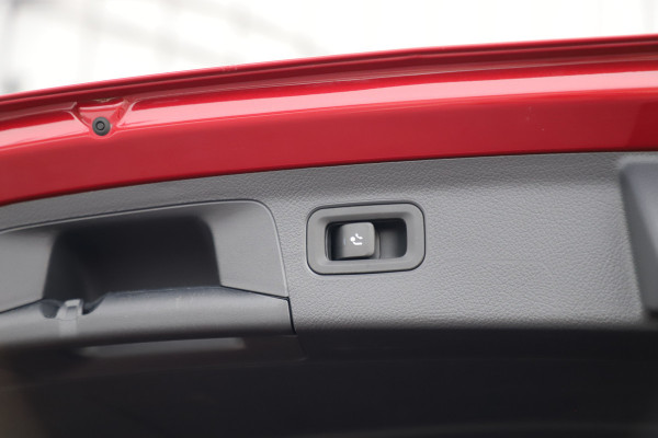 Mercedes-Benz A-Klasse 250e AMG | 218PK | Pano | Sfeerverlichting | Burmester | Multibeam | Leder | Distronic | Stuurwielverwarming | Trekhaak | 2024.