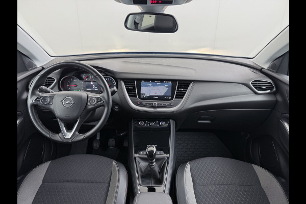 Opel Grandland X T131pk Navi Trekhaak Executive Dual-Ecc Apple Carplay Android PDC-a+v Park-Assist Distr.-Riem bij 61.000km vervangen Chroompakket Priv.Glass Volledig dealer onderhouden, laatste beurt bij 61.000km 1400kg trekvermogen.  EURO6