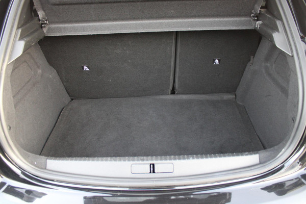 Peugeot 208 1.2 100PK GT | DRAADLOZE APPLE CARPLAY/ANDROID AUTO | 17" LICHTMETALEN VELGEN | DRAADLOZE TELEFOONLADER | ACHTERUITRIJ CAMERA | CRUISE CONTROL | FULL LED KOPLAMPEN | KEYLESS ENTRY/START | CLIMATE CONTROL | PARKEERSENSOREN VOOR EN ACHTER | GETINTE ACHETRRUITEN |