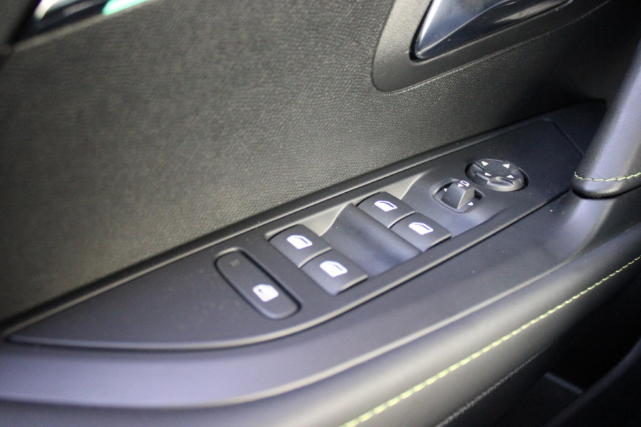 Peugeot 208 1.2 100PK GT | DRAADLOZE APPLE CARPLAY/ANDROID AUTO | 17" LICHTMETALEN VELGEN | DRAADLOZE TELEFOONLADER | ACHTERUITRIJ CAMERA | CRUISE CONTROL | FULL LED KOPLAMPEN | KEYLESS ENTRY/START | CLIMATE CONTROL | PARKEERSENSOREN VOOR EN ACHTER | GETINTE ACHETRRUITEN |