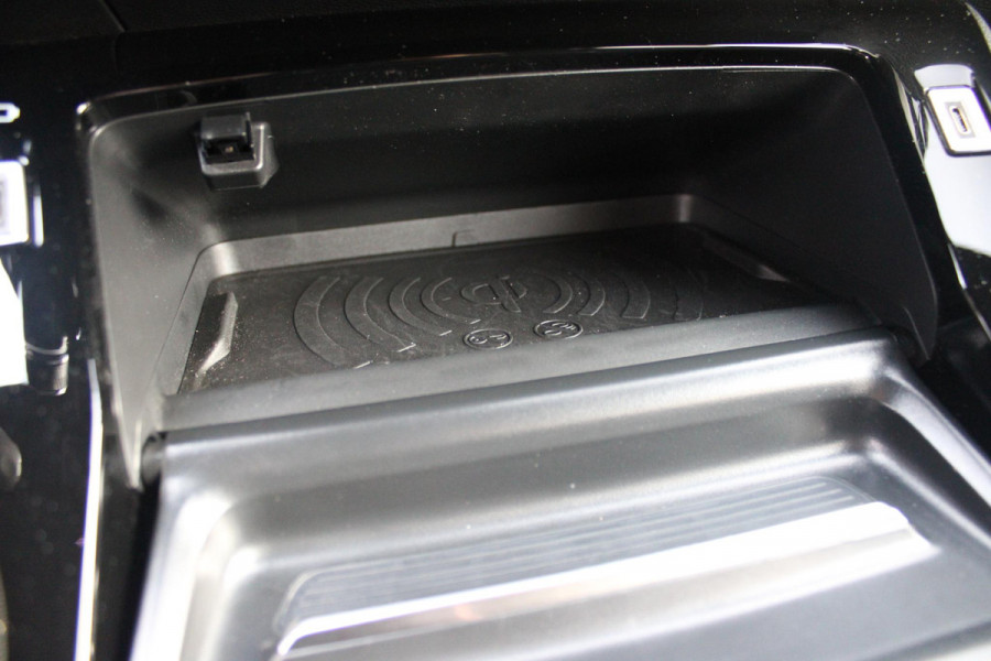 Peugeot 208 1.2 100PK GT | DRAADLOZE APPLE CARPLAY/ANDROID AUTO | 17" LICHTMETALEN VELGEN | DRAADLOZE TELEFOONLADER | ACHTERUITRIJ CAMERA | CRUISE CONTROL | FULL LED KOPLAMPEN | KEYLESS ENTRY/START | CLIMATE CONTROL | PARKEERSENSOREN VOOR EN ACHTER | GETINTE ACHETRRUITEN |