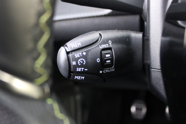 Peugeot 208 1.2 100PK GT | DRAADLOZE APPLE CARPLAY/ANDROID AUTO | 17" LICHTMETALEN VELGEN | DRAADLOZE TELEFOONLADER | ACHTERUITRIJ CAMERA | CRUISE CONTROL | FULL LED KOPLAMPEN | KEYLESS ENTRY/START | CLIMATE CONTROL | PARKEERSENSOREN VOOR EN ACHTER | GETINTE ACHETRRUITEN |